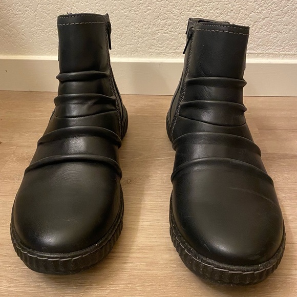 🗣️🗣️ CLOSING SALE! NWT Clarks Caroline Leather Ankle Boot Women Size 10 - Picture 2 of 11